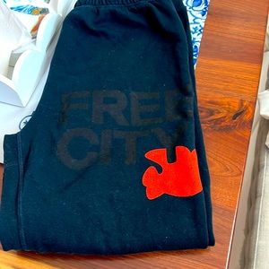 Free City 3/4 length Navy joggers